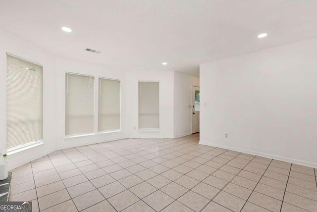 556 Sunfield Drive NW, Lilburn, GA 30047