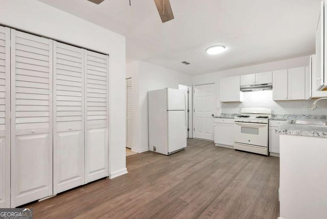556 Sunfield Drive NW, Lilburn, GA 30047