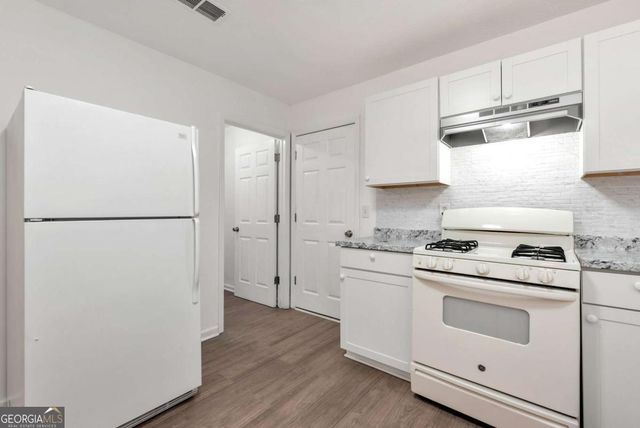 556 Sunfield Drive NW, Lilburn, GA 30047