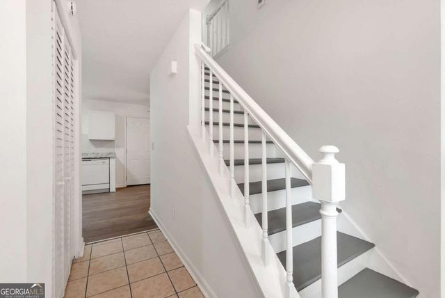 556 Sunfield Drive NW, Lilburn, GA 30047