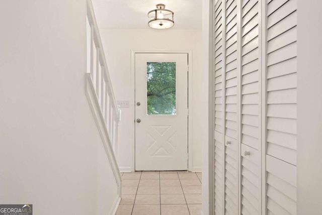 556 Sunfield Drive NW, Lilburn, GA 30047