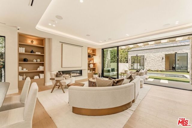 4628 Saloma Avenue, Sherman Oaks, CA 91403