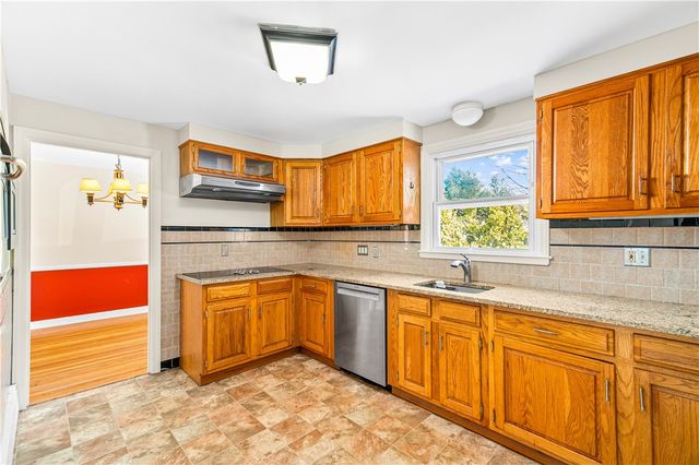 52 Dahlia Street, Warwick, RI 02888