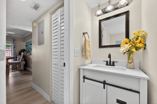 124 Sherwood Circle 11b, Jupiter, FL 33458