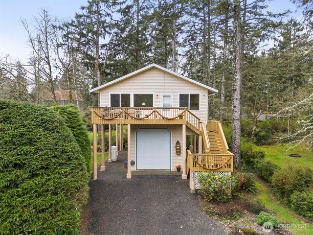 821 Ketch Court, Ocean Shores, WA 98569