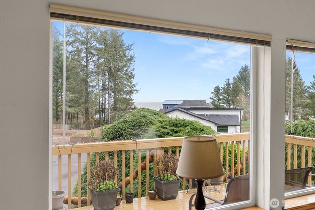 821 Ketch Court, Ocean Shores, WA 98569