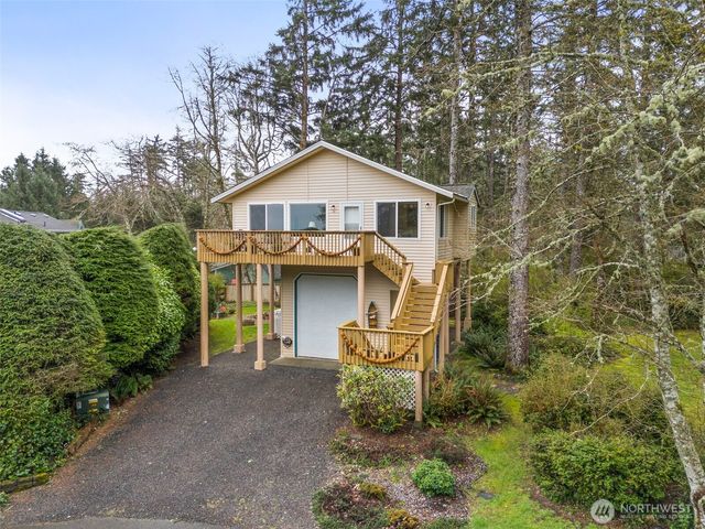 821 Ketch Court, Ocean Shores, WA 98569