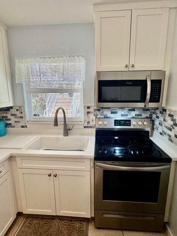 600 SNUG HARBOR Drive A10, Boynton Beach, FL 33435