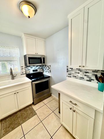 600 SNUG HARBOR Drive A10, Boynton Beach, FL 33435