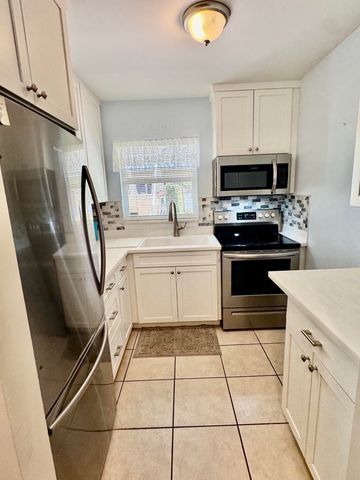 600 SNUG HARBOR Drive A10, Boynton Beach, FL 33435
