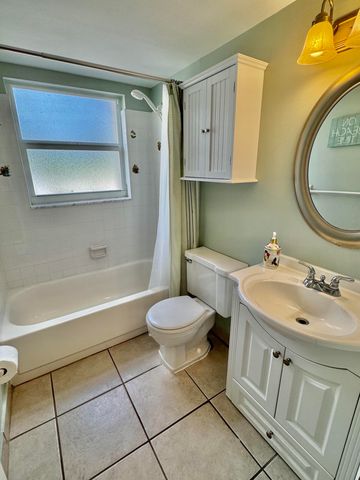 600 SNUG HARBOR Drive A10, Boynton Beach, FL 33435