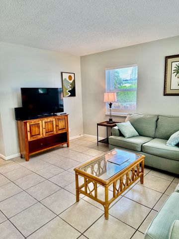 600 SNUG HARBOR Drive A10, Boynton Beach, FL 33435