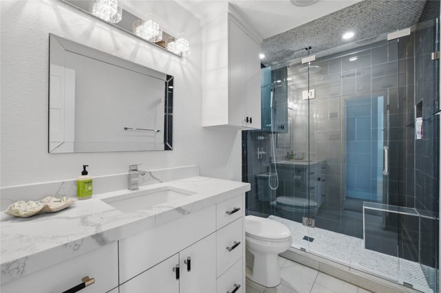 648 Enchanted Isles Drive, Mabank, TX 75156