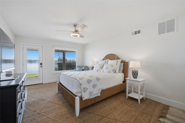 648 Enchanted Isles Drive, Mabank, TX 75156