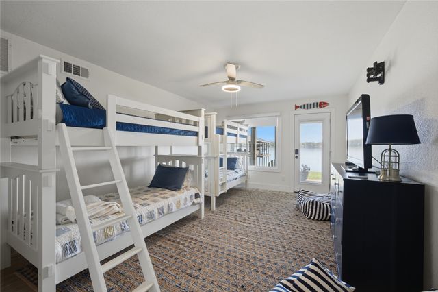 648 Enchanted Isles Drive, Mabank, TX 75156