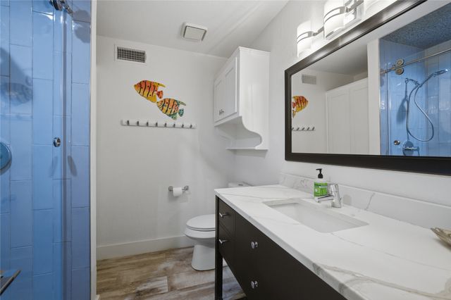 648 Enchanted Isles Drive, Mabank, TX 75156