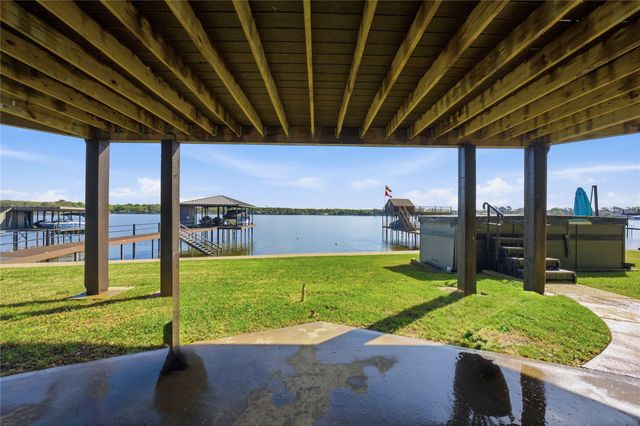 648 Enchanted Isles Drive, Mabank, TX 75156