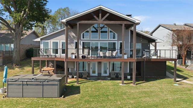 648 Enchanted Isles Drive, Mabank, TX 75156