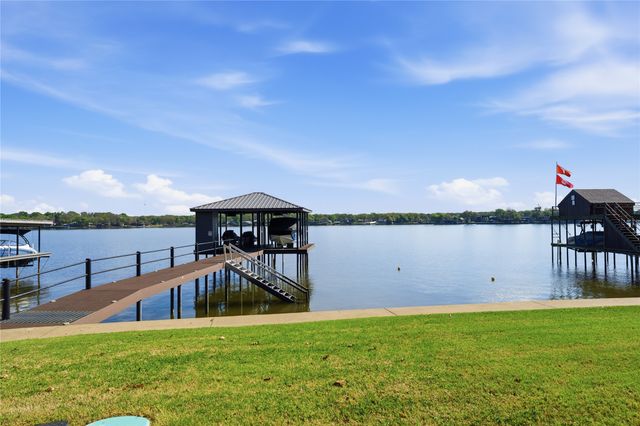 648 Enchanted Isles Drive, Mabank, TX 75156