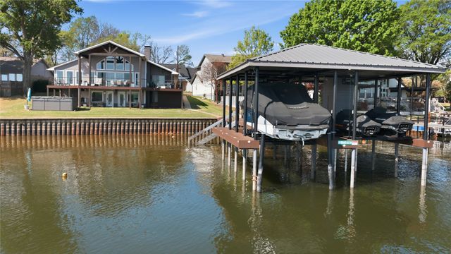 648 Enchanted Isles Drive, Mabank, TX 75156