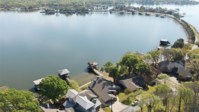 648 Enchanted Isles Drive, Mabank, TX 75156