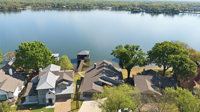 648 Enchanted Isles Drive, Mabank, TX 75156