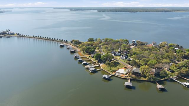 648 Enchanted Isles Drive, Mabank, TX 75156