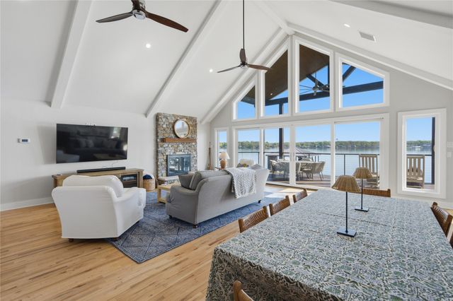 648 Enchanted Isles Drive, Mabank, TX 75156