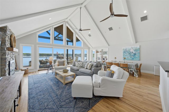 648 Enchanted Isles Drive, Mabank, TX 75156