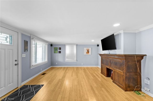 2236 Richland Avenue, Lakewood, OH 44107