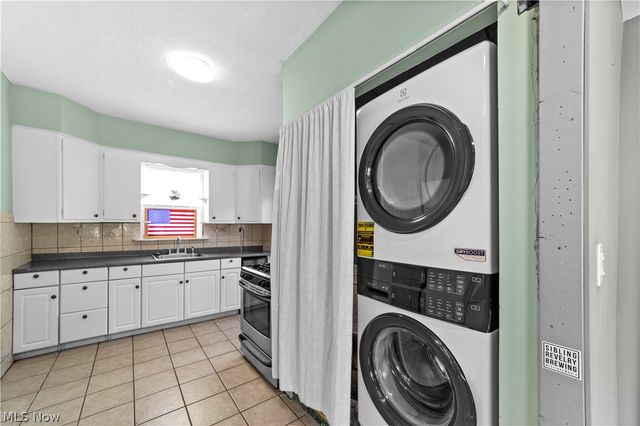 2236 Richland Avenue, Lakewood, OH 44107