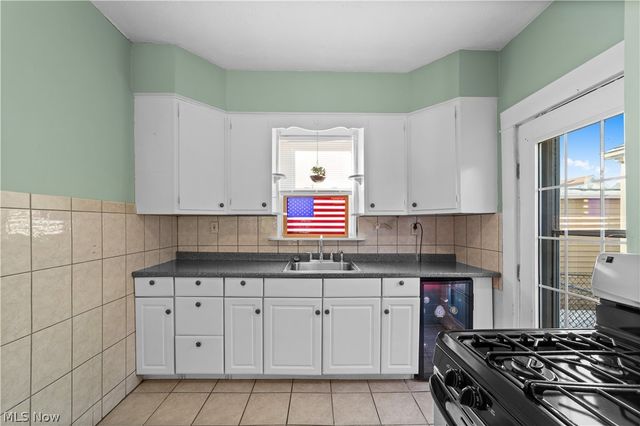 2236 Richland Avenue, Lakewood, OH 44107