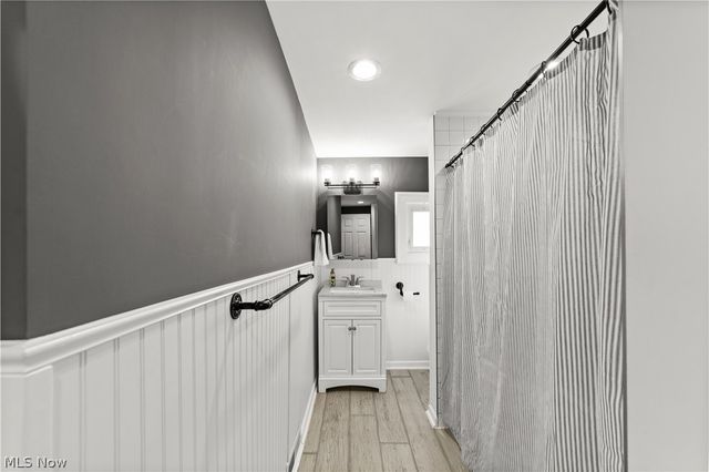 2236 Richland Avenue, Lakewood, OH 44107