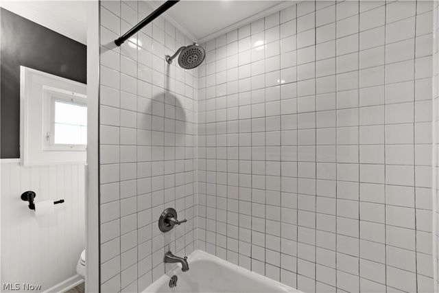 2236 Richland Avenue, Lakewood, OH 44107