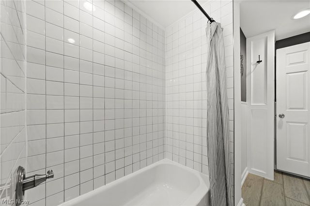 2236 Richland Avenue, Lakewood, OH 44107