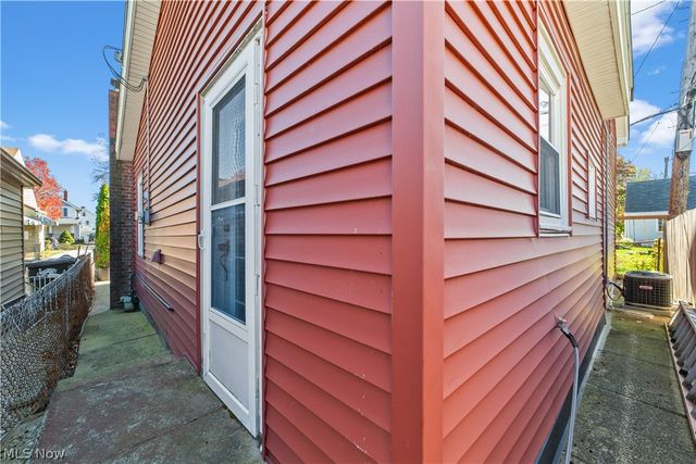 2236 Richland Avenue, Lakewood, OH 44107