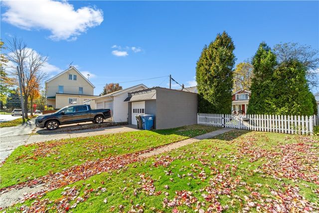 2236 Richland Avenue, Lakewood, OH 44107