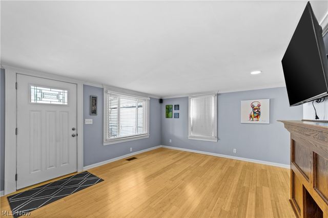 2236 Richland Avenue, Lakewood, OH 44107