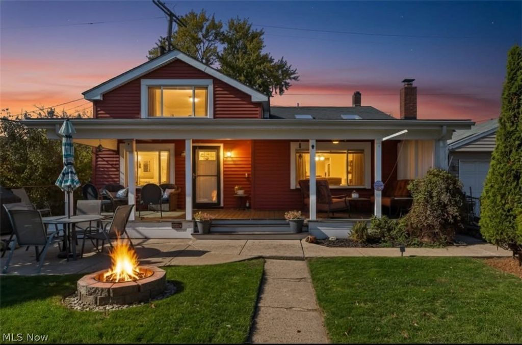 2236 Richland Avenue, Lakewood, OH 44107