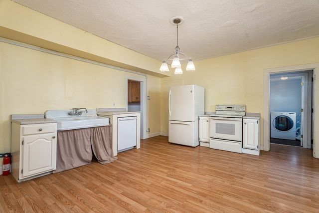 886 Main Street 2, Fitchburg, MA 01420
