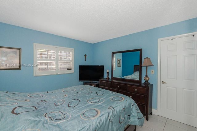 4270 NW 40th Street 201, Lauderdale Lakes, FL 33319