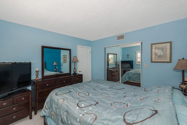 4270 NW 40th Street 201, Lauderdale Lakes, FL 33319