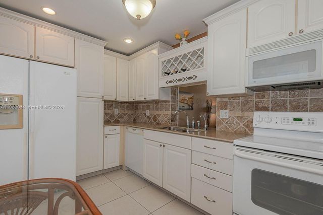 4270 NW 40th Street 201, Lauderdale Lakes, FL 33319