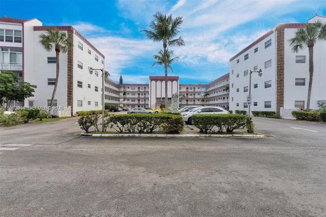 4270 NW 40th Street 201, Lauderdale Lakes, FL 33319