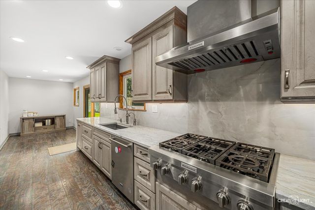 7N035 Smith Street, South Elgin, IL 60177