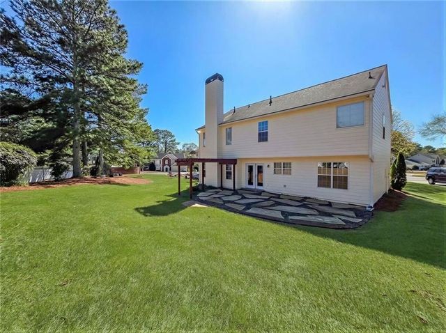 1010 Hidden Pond Lane, Roswell, GA 30075