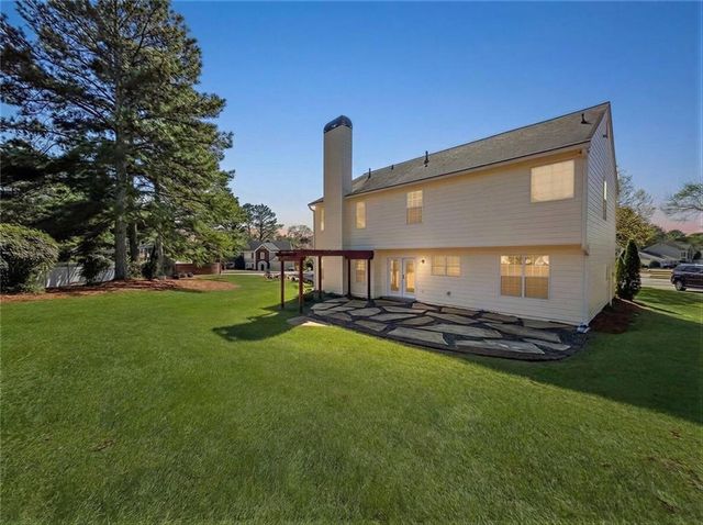 1010 Hidden Pond Lane, Roswell, GA 30075