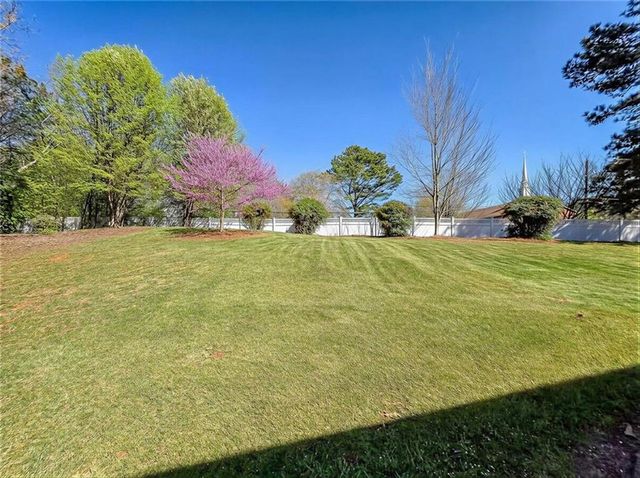 1010 Hidden Pond Lane, Roswell, GA 30075