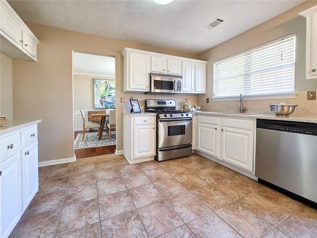 1010 Hidden Pond Lane, Roswell, GA 30075