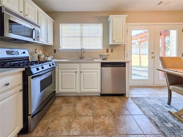 1010 Hidden Pond Lane, Roswell, GA 30075